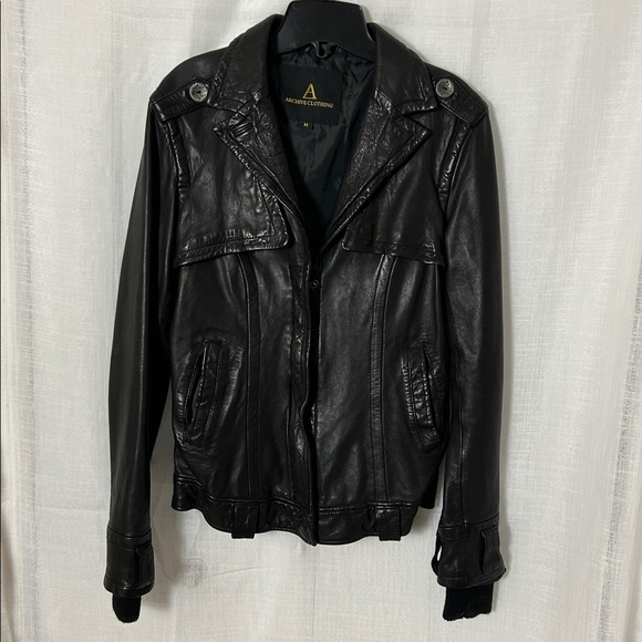 Y2K Black butter soft leather jacket, fitted,epaulette,moto,timeless,PTP 17” S/M - Picture 4 of 10